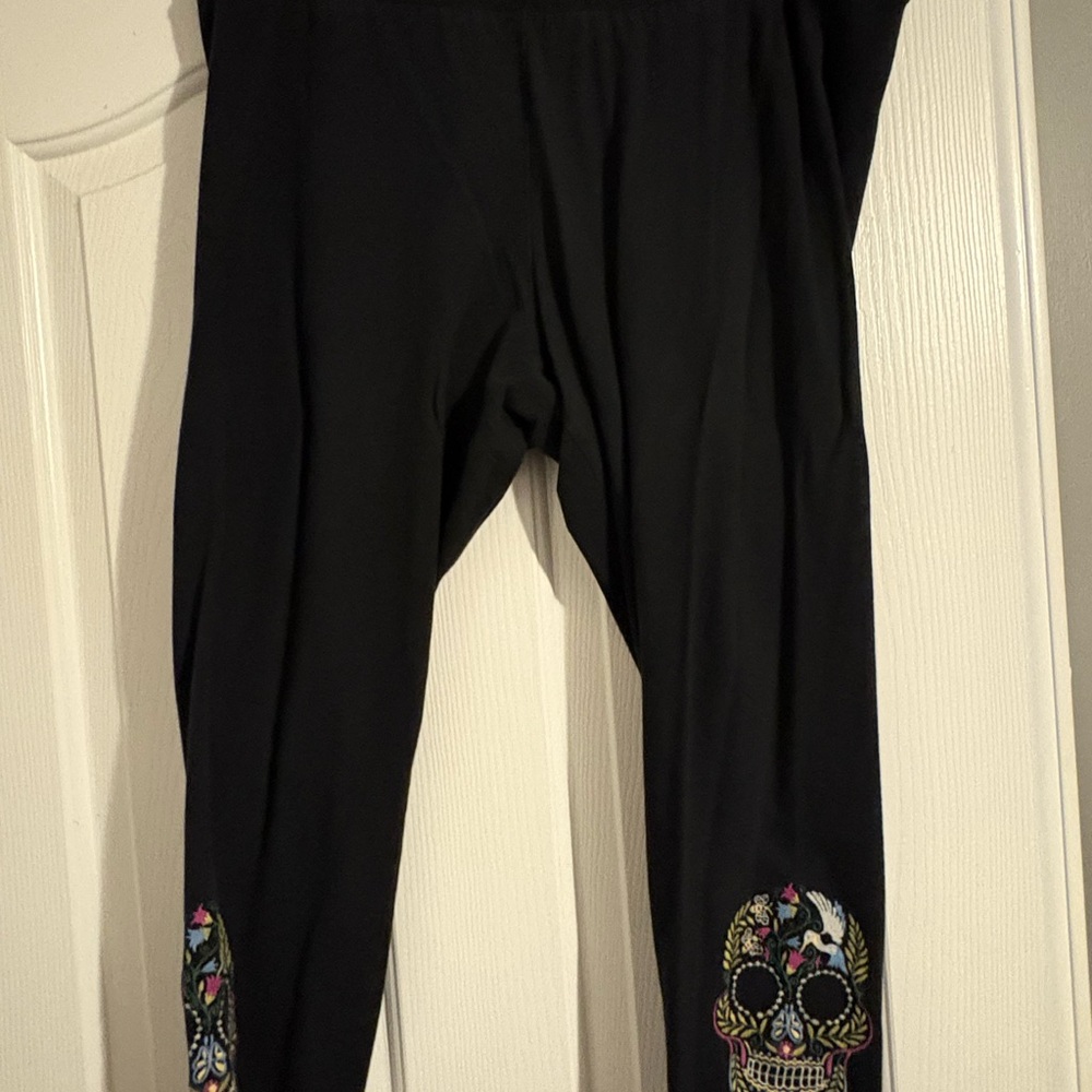 Torrid Black Crop Leggings with Sugarskulls